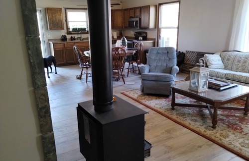 Pomona House | Beautiful location in the secluded woodsn