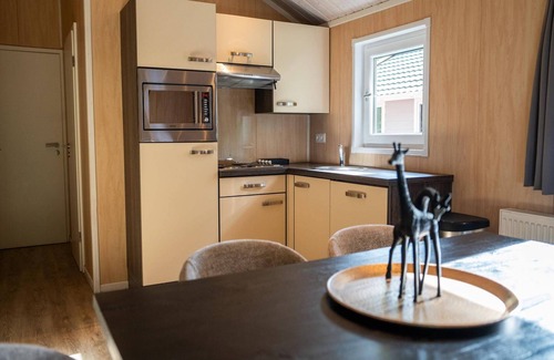 Oirschot Ski Chalet | Beautiful lodge with a nice terrace