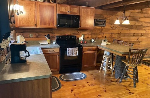 Logan Cabin | Beautiful Log Cabin For Romantic Getaways 20 Acres