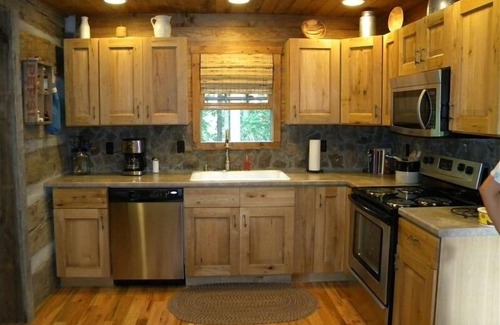 Abingdon Cabin | Beautiful Log Cabin - Minutes from Downtown Abingdon