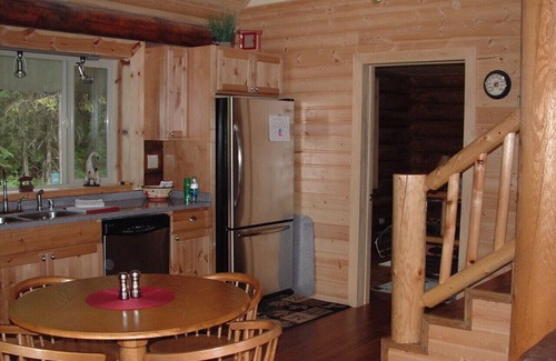 Sterling Cabin | Beautiful Log Cabin Retreat. Access Kenai River/Bings Landing State Park