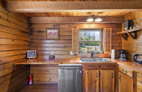 Youngstown House | Beautiful log cabin w/private dock, gameroom, 23mi to beach, 3bd2ba, sleeps 11