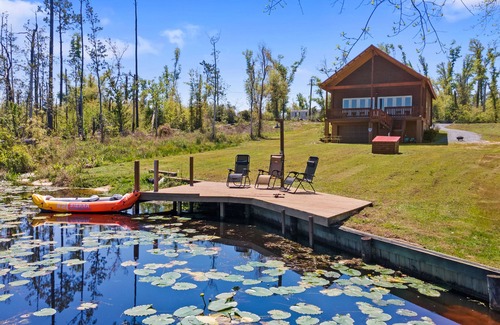 Youngstown House | Beautiful log cabin w/private dock, gameroom, 23mi to beach, 3bd2ba, sleeps 11