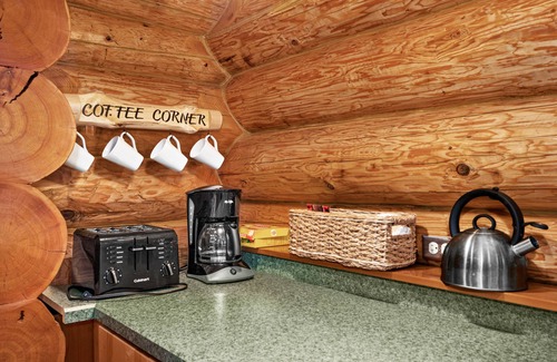 Beaver Bay Cabin | Beautiful Log home-Lake Superior view, peaceful, wooded, private, convenient