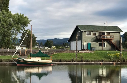 Cathlamet House | Beautiful Lower Columbia Hamlet On The Water