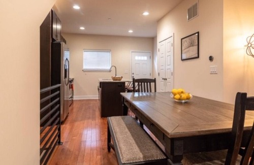 Newbold House | Beautiful Lux 4 Bedroom*Near PENN/CHOP*Roof Deck