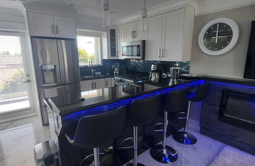 Vancouver South House | Beautiful Luxury 3 Bedroom Townhouse