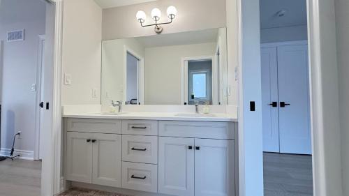 Niagara Falls Villa | Beautiful Luxury Cozy Home