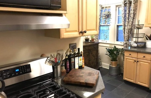 Shorewood House | Beautiful Luxury Home of Shorewood Suites A+B