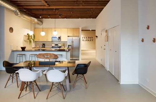 West Loop Apartment | Beautiful Luxury Loft in Fulton Market, Sleeps 12 | Featured In Architectural Di