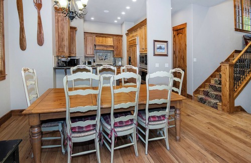 Intermountain House | Beautiful Luxury Mountain Retreat, Great For Families and Groups