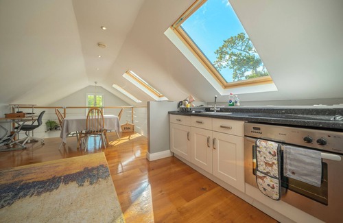 Kinsale Town Centre Cabin | Beautiful Mews Lodge, in the countryside, 0.8 mile from town centre.