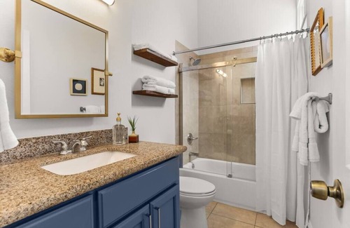 Seventh Ward House | Beautiful Mid-City 2 BR Blocks to French Quarter