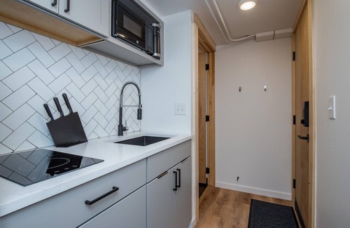 Speer Apartment | Beautiful Modern Apartment in Central Denver