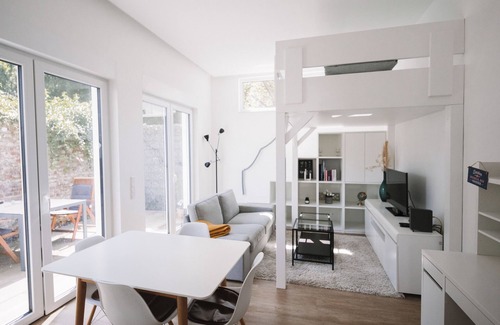 Stadtwald Apartment | Beautiful, modern flat with a terrace