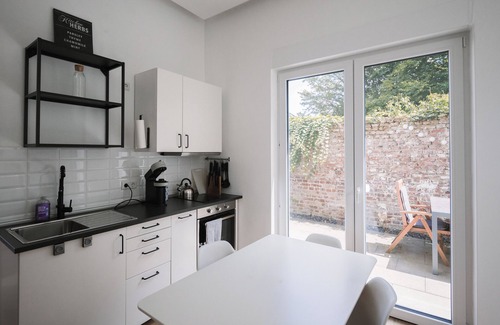 Stadtwald Apartment | Beautiful, modern flat with a terrace