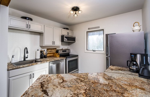 Hunter House | Beautiful Modern Hunter Mountain Retreat - Great Hiking!
