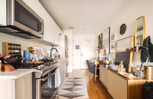 Greenpoint Apartment | Beautiful Modern Studio in Luxury Building