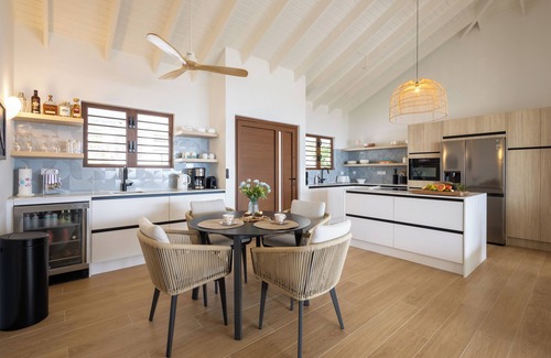 St. Marie Villa | Beautiful & modern villa with sea view, big terrace & private pool 🌴
