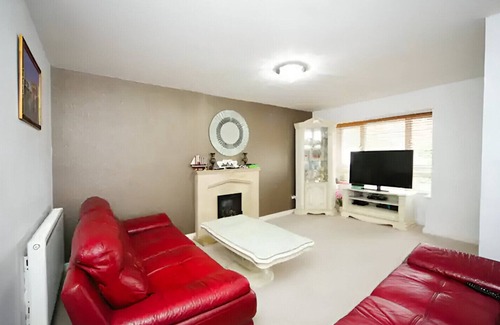 Solihull House | Beautiful Modren KingSize Bed Room