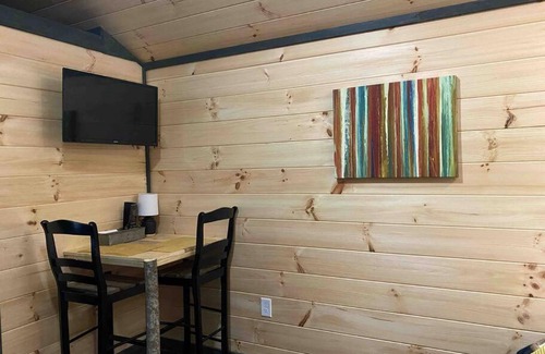 Primrose Apartment | Beautiful Morning, the lovely tiny cabin for two!