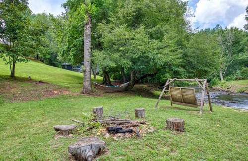 Otto House | Beautiful mountain home on creek with free WiFi, private washer/dryer, deck, AC