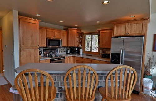 Grand Country Estates House | Beautiful Mountain Lodge-Ski,Hike,Bike,Relax-We Are Close to it All!