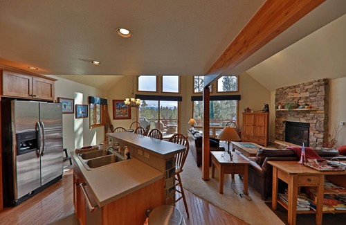 Grand Country Estates House | Beautiful Mountain Lodge-Ski,Hike,Bike,Relax-We Are Close to it All!