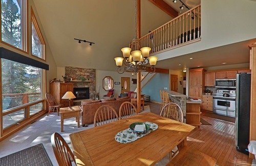 Grand Country Estates House | Beautiful Mountain Lodge-Ski,Hike,Bike,Relax-We Are Close to it All!