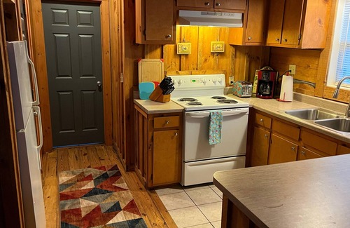 Vesta Cabin | Beautiful Mountain View Cabin near BRPW, Floyd VA, and Wineries!