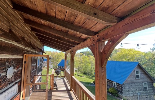 Vesta Cabin | Beautiful Mountain View Cabin near BRPW, Floyd VA, and Wineries!
