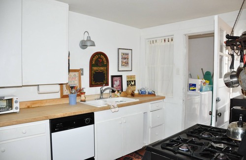 Tesuque Cottage | Beautiful Mountain Views, Beamed Ceilings, 2 Fireplaces
