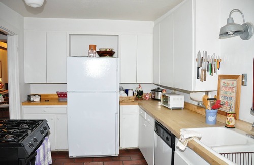 Tesuque Cottage | Beautiful Mountain Views, Beamed Ceilings, 2 Fireplaces