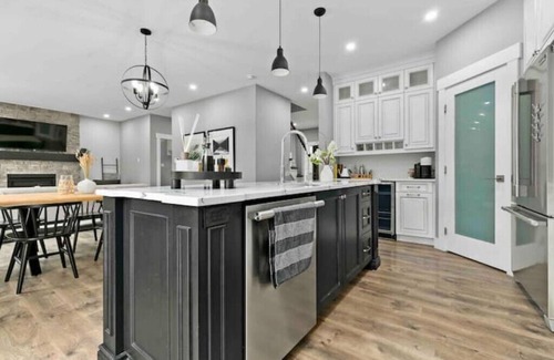 Newport Landing House | Beautiful new 6 bedroom lakehouse close to Halifaxn