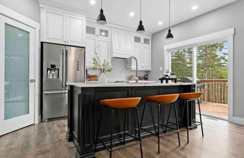 Newport Landing House | Beautiful new 6 bedroom lakehouse close to Halifaxn