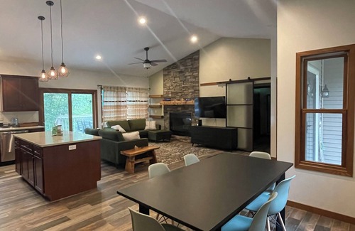 Putnam House | Beautiful, New Home Secluded in the Woods