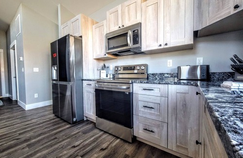 Wolf Creek House | BEAUTIFUL NEW home with THE BEST VIEWS OF THE MISSOURI RIVER