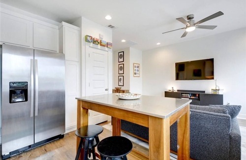 Rosewood House | BEAUTIFUL *New Property* just 1 mile from downtown Austin