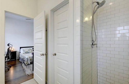 Rosewood House | BEAUTIFUL *New Property* just 1 mile from downtown Austin