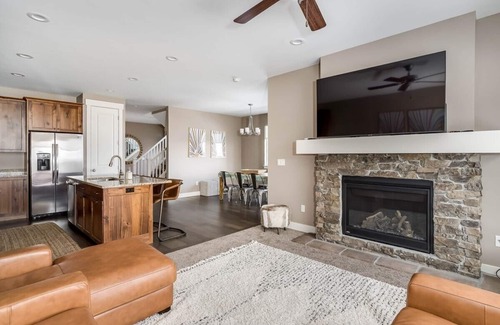 Huntsville House | Beautiful New Townhome Lake Views Personal Hot Tub EW 21