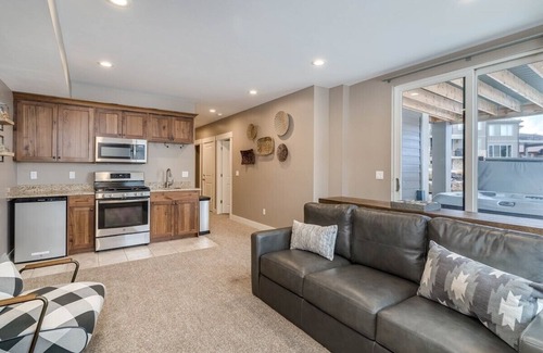 Huntsville House | Beautiful New Townhome Lake Views Personal Hot Tub EW 21