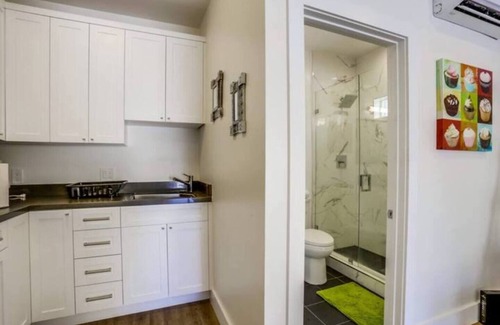 University Heights Apartment | Beautiful Newly Remodeled Studio apartments