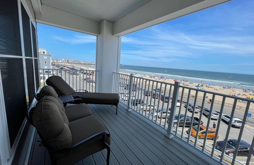 Hampton Condo | Beautiful Ocean beach condo - Brand new building