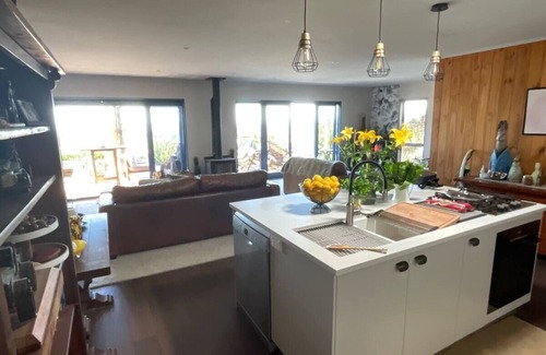 Katikati House | Beautiful Ocean View from Waihi Beach -Mt Maunganui, Private Rustic country home