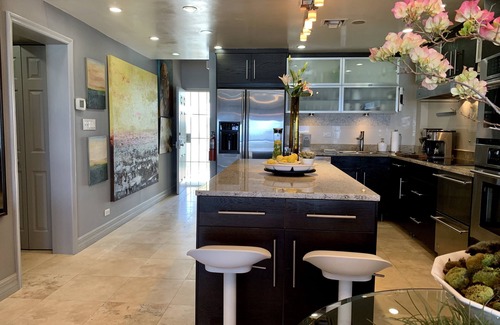 Seven Mile Beach Condo | Beautiful Oceanfront 3 bed condo on Seven Mile Beach