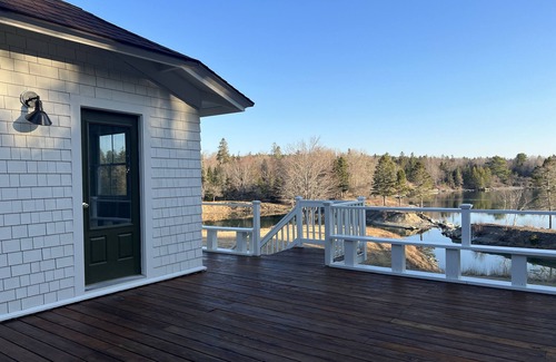 Hancock House | BEAUTIFUL OCEANFRONT COTTAGE WITH AMAZING WATER VIEWS & ACCESS