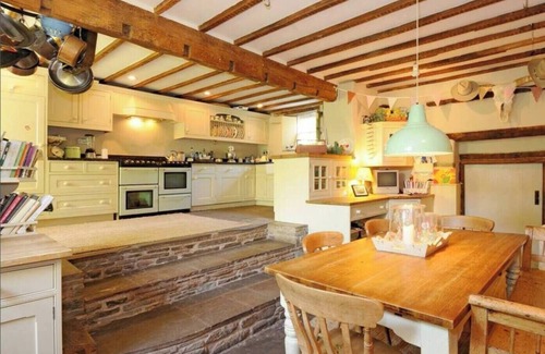 Llanfihangel Tal-y-llyn House | Beautiful old farmhouse in the Brecon Beacons