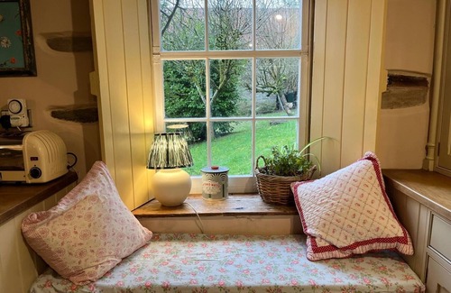 Llanfihangel Tal-y-llyn House | Beautiful old farmhouse in the Brecon Beacons