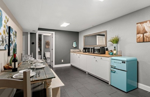Martinez Park Apartment | Beautiful Old Town Apartment with Hot Tub & Bikes