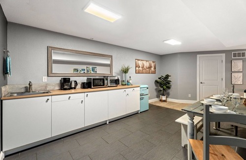 Martinez Park Apartment | Beautiful Old Town Apartment with Hot Tub & Bikes